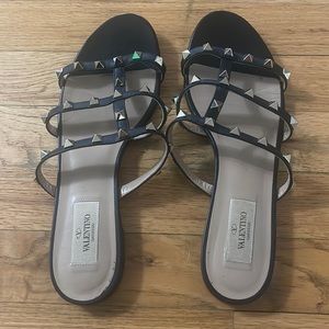 Valentino Garavani Rockstud flat sandal - black
